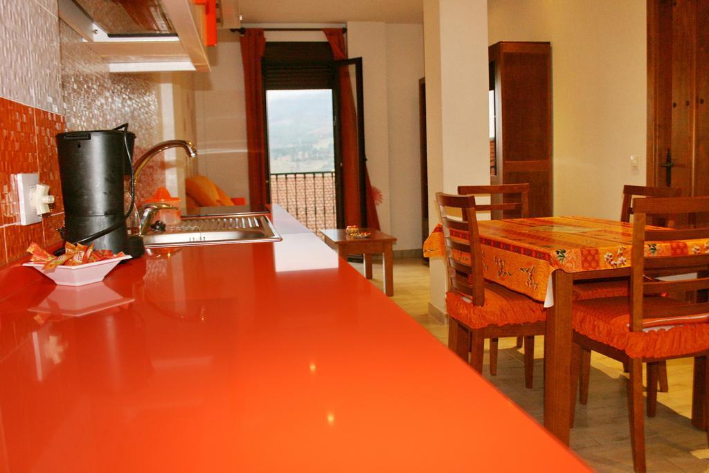 Apartamentos Turisticos Mirayuste Guadalupe  Pokoj fotografie