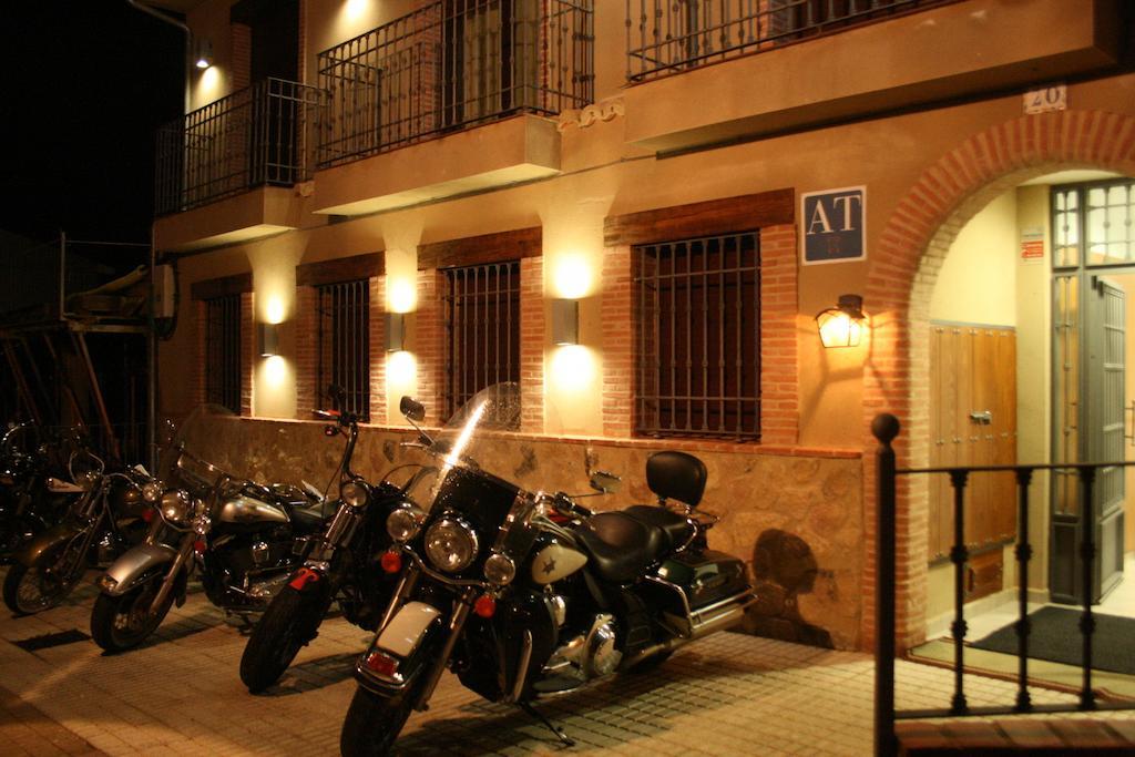 Apartamentos Turisticos Mirayuste Guadalupe  Exteriér fotografie